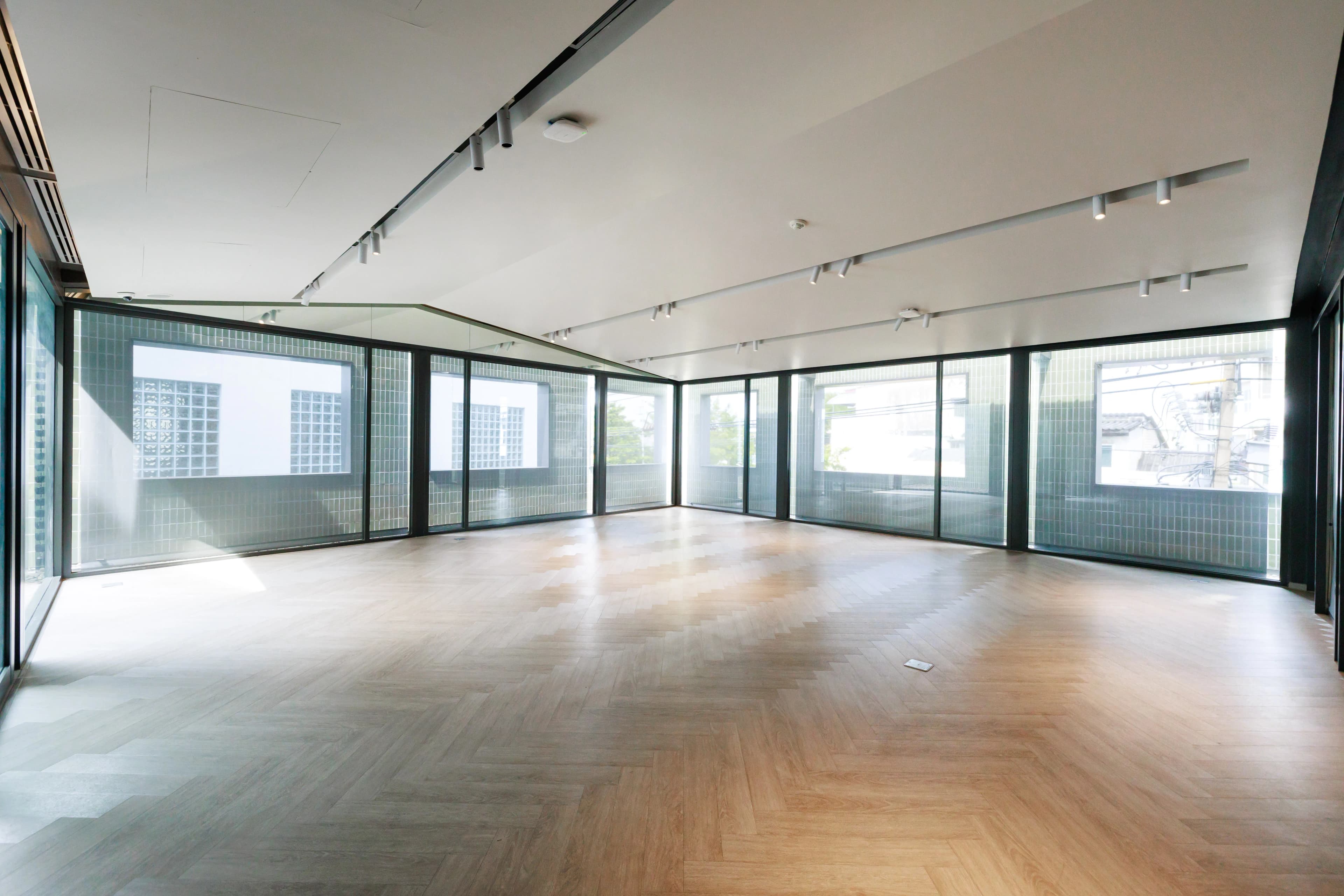 TANH, 3rd Floor